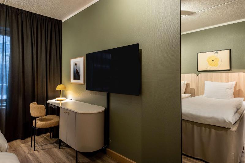 Standard Twin Room image 1