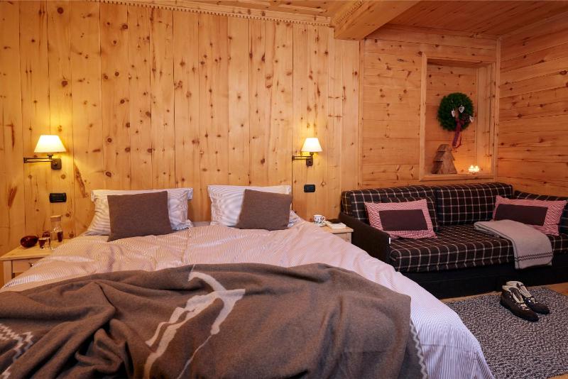 Triple Room with Balcony image 4