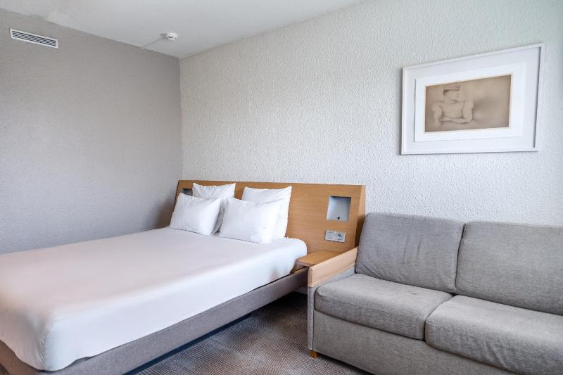 Classic Double Room with Sofa Bed image 1