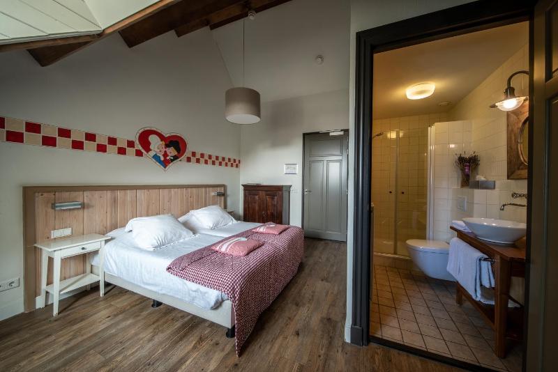 Double Room with Private Bathroom image 4