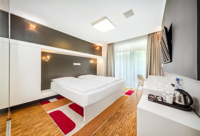 Superior Double Room with Balcony image 1