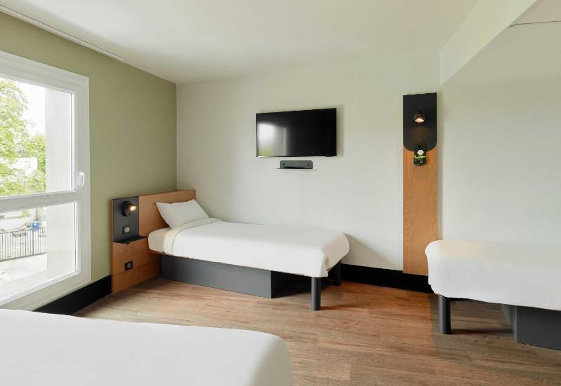 Quadruple Room image 4
