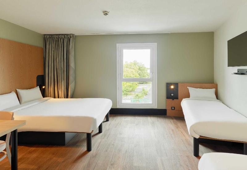 Quadruple Room image 1