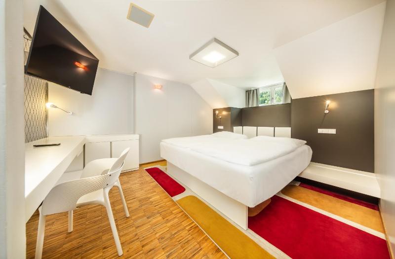 Duplex Suite with Balcony image 3