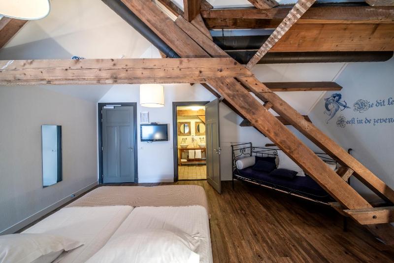 Deluxe Double Room with Bath image 2
