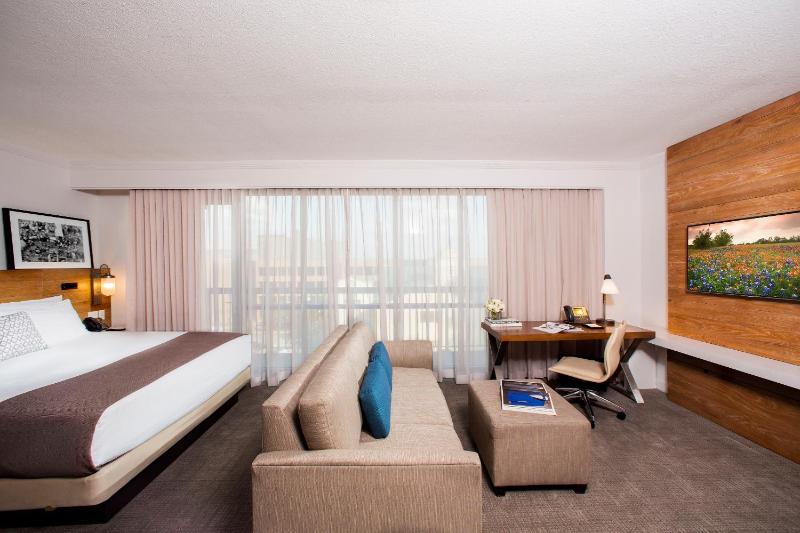 Executive King Room image 3