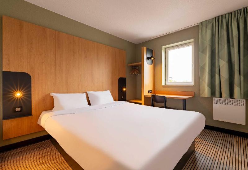 Double Room image 4