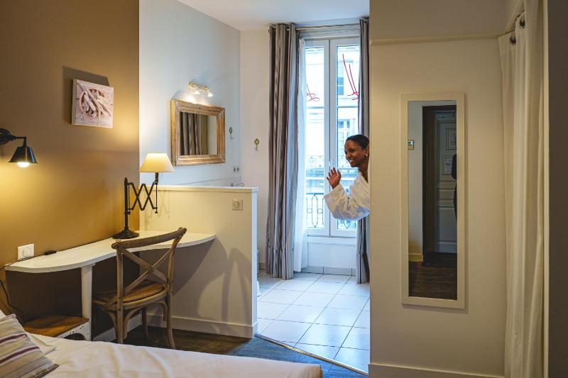 Standard Double Room image 2