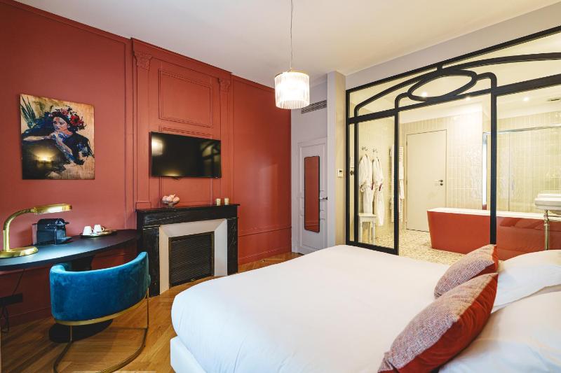 Deluxe Double Room image 1