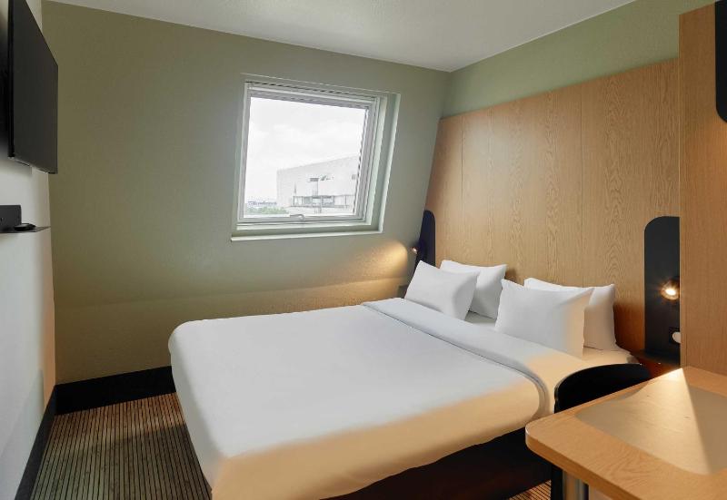 Double Room image 1