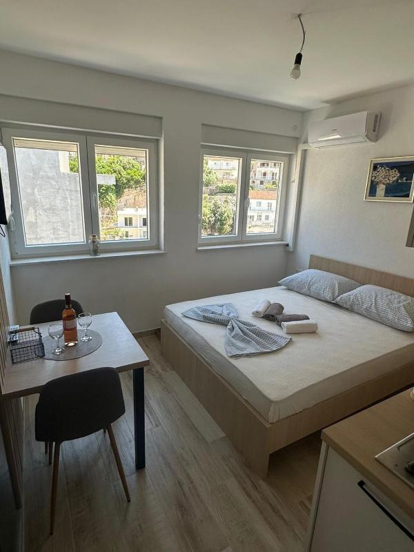 Studio Apartment 5  image 1