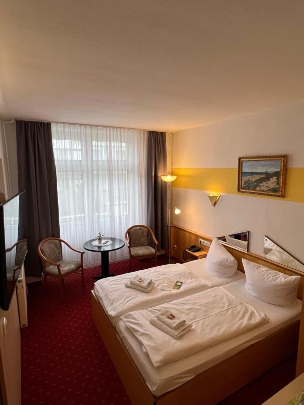 Double Room with Balcony image 1
