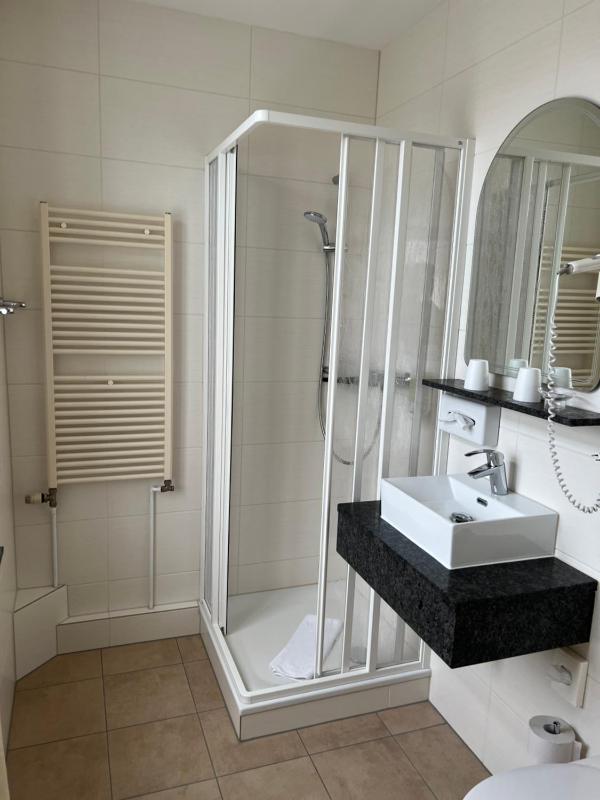 Double Room with Balcony image 4