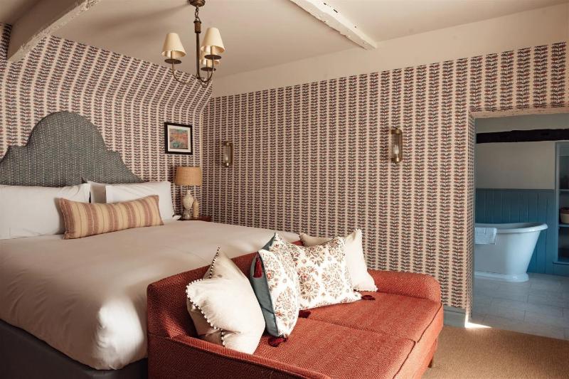 Gyles Suite  image 2