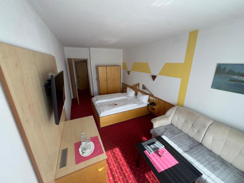 Standard Double Room with Sofa Bed image 2