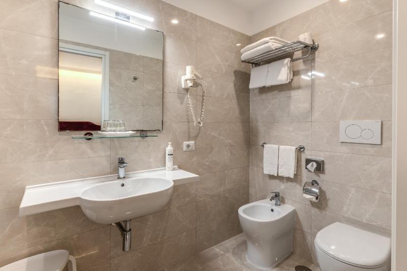 Superior Double Room image 4