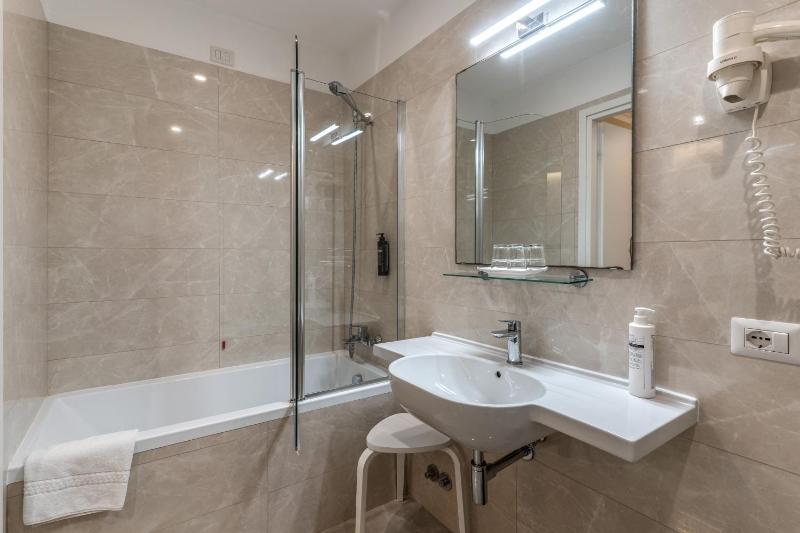 Superior Double Room image 2