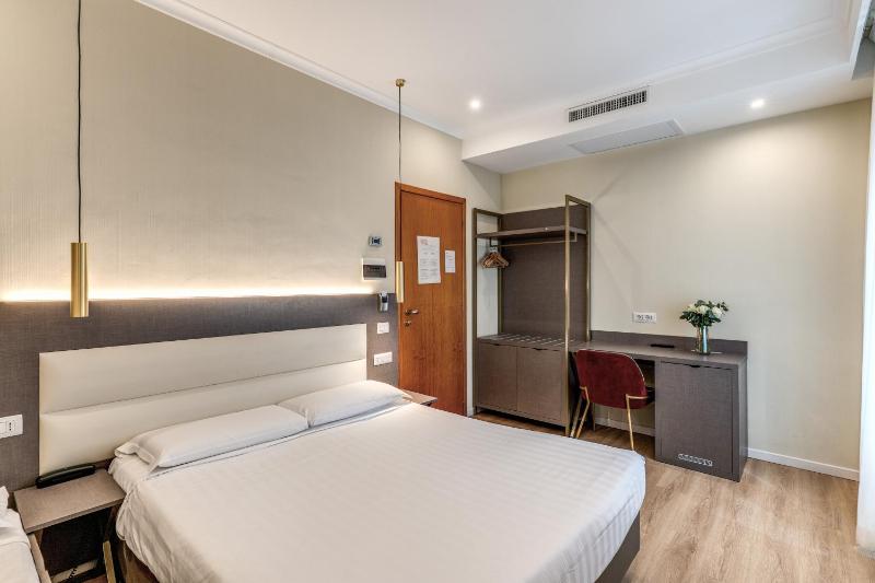 Quadruple Room image 4