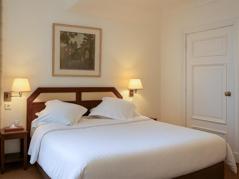 Superior Queen Room image 2