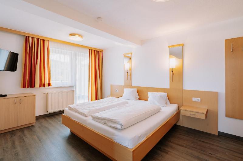 Superior Double Room image 3