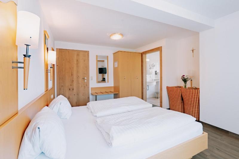 Superior Double Room image 4