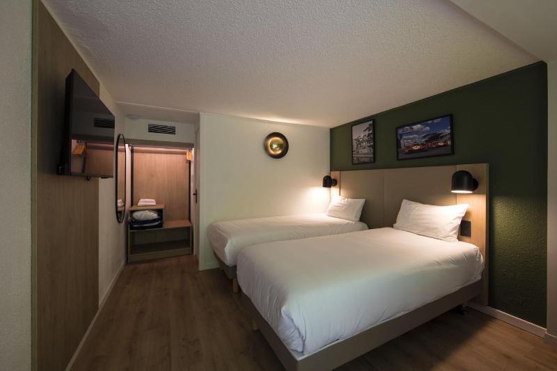 Twin Room image 1