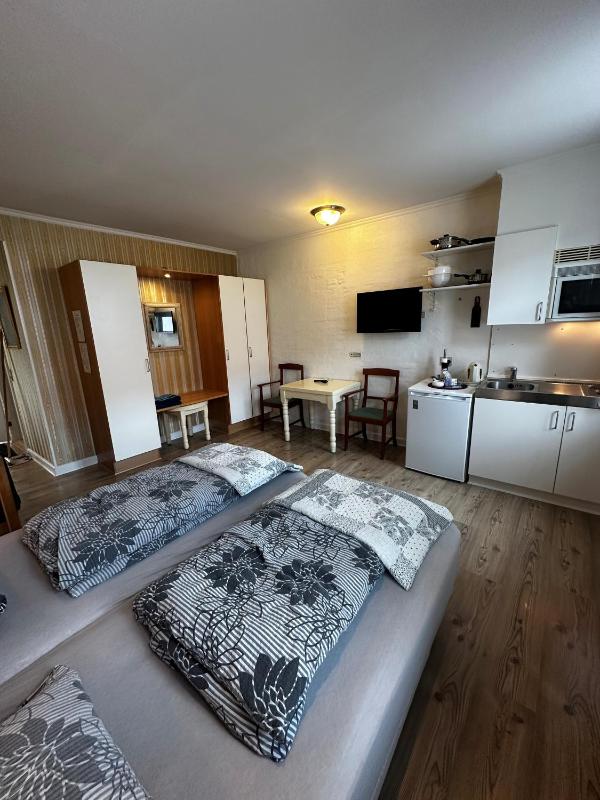 Double or Twin Room image 3
