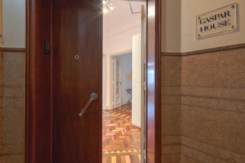 Standard Double Room with Shared Bathroom image 4