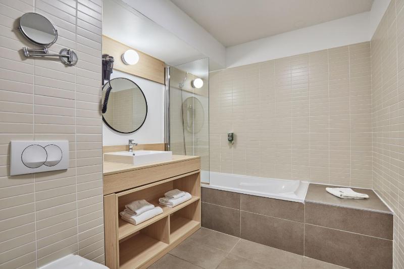 Comfort Suite (2-4 Adults) image 3
