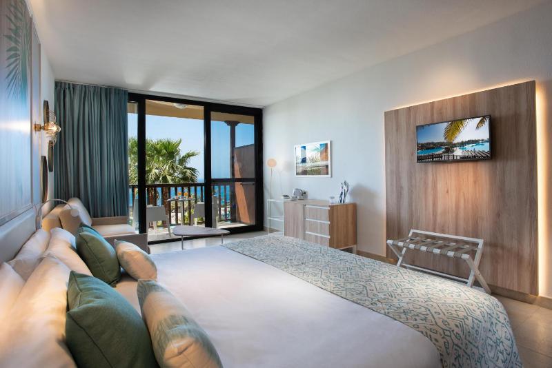 Double Room with Sea View image 1