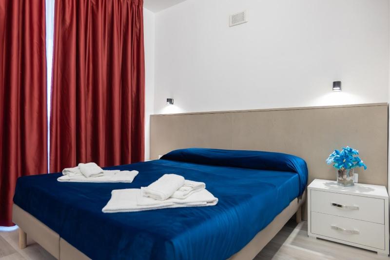 Double Room image 3