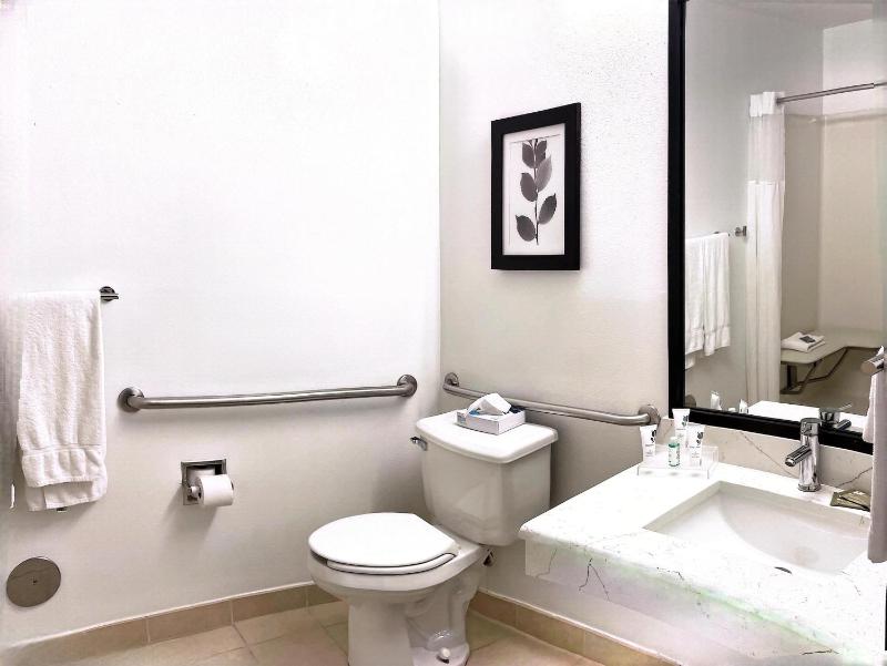 Queen Room with Bath Tub - Disability Access/Non-Smoking image 2