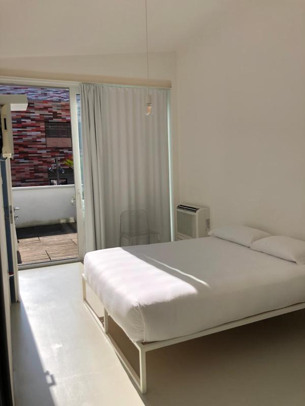 Double Room with Terrace image 3