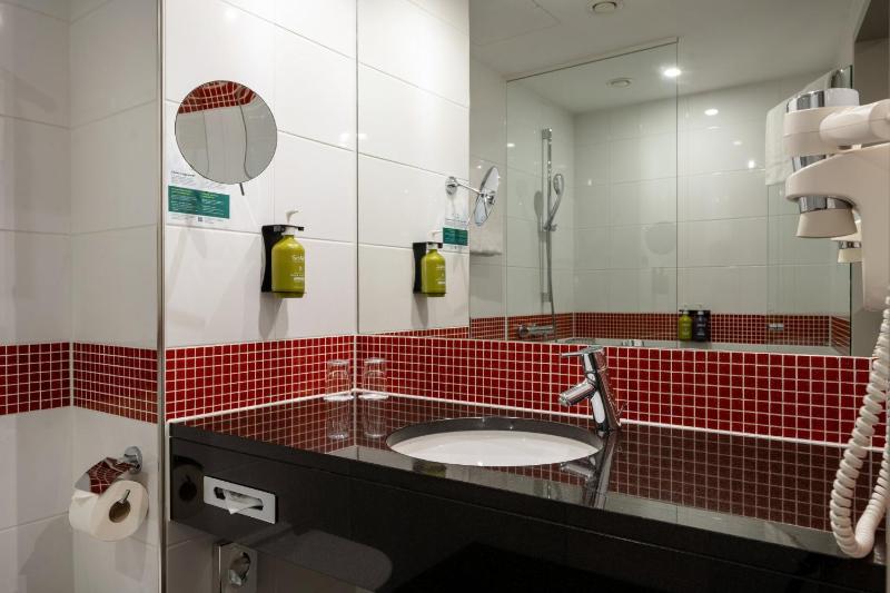 Standard Room image 4