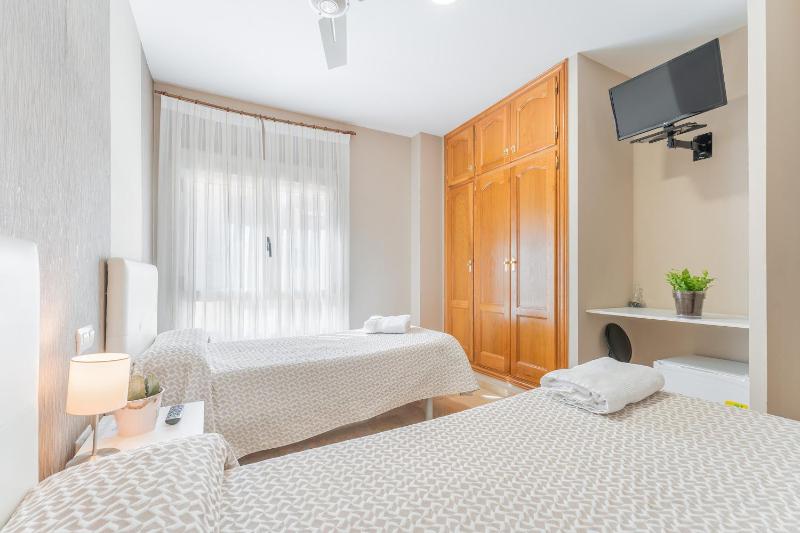 Twin Room image 3