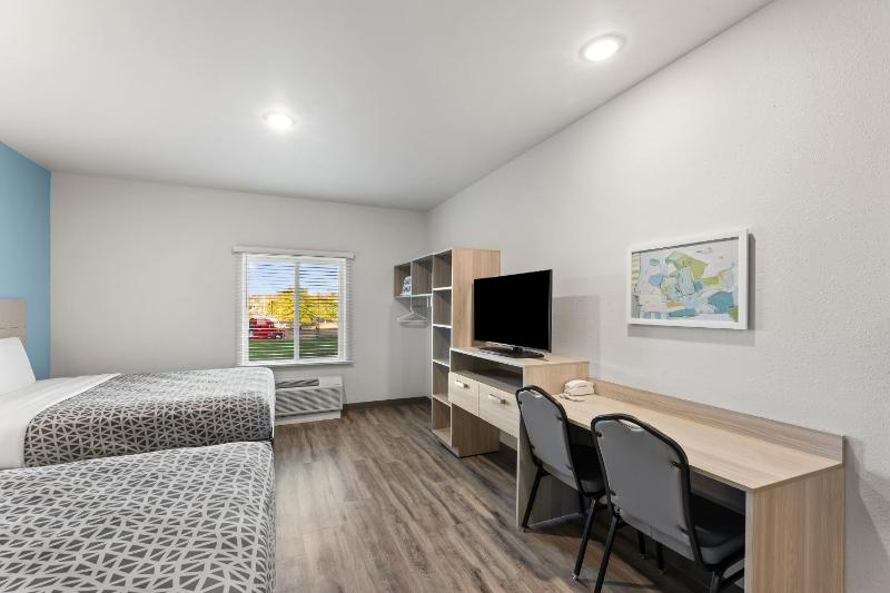 Queen Suite with Two Queen Beds - Non Smoking image 3