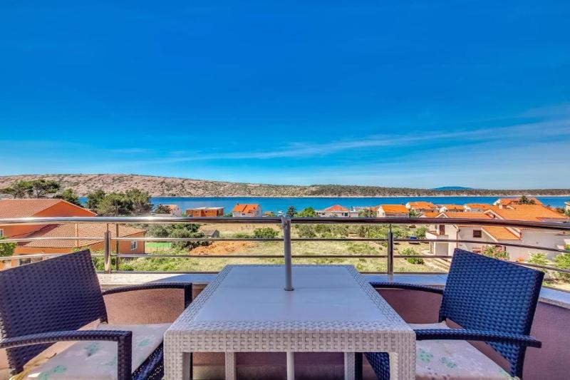 One-Bedroom Apartment with Balcony and Sea View image 2
