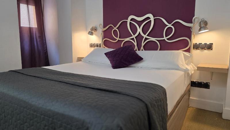 Standard Double Room image 1