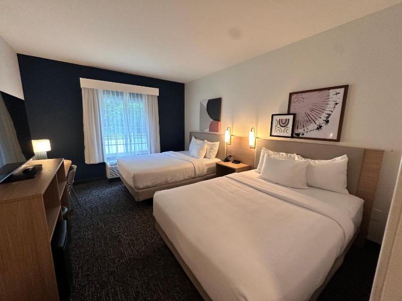 Queen Room with Two Queen Beds image 1