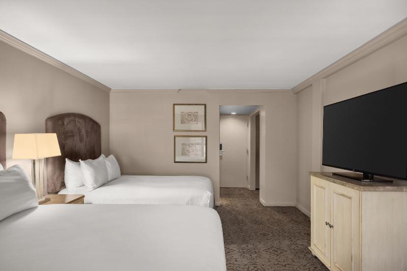 Double Room with Two Double Beds image 2