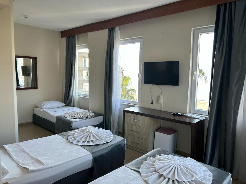 Triple Room with Sea View image 4