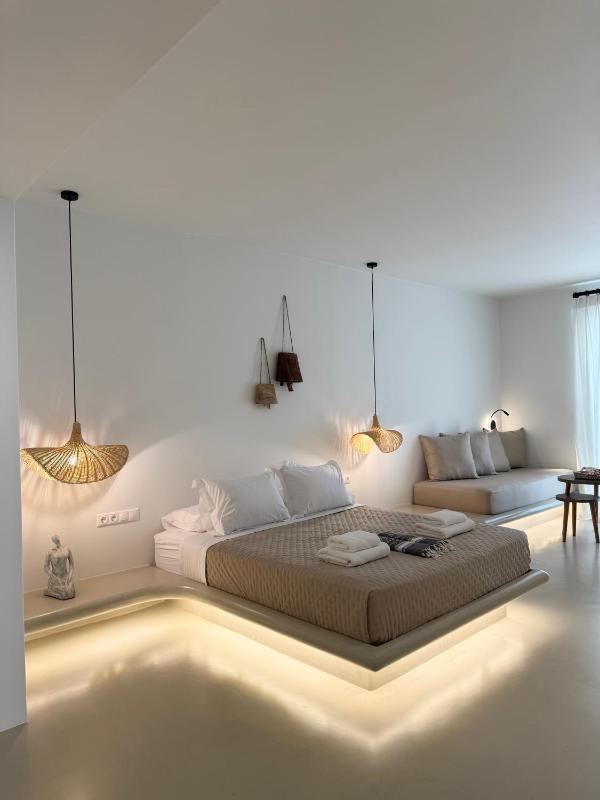 Deluxe Family Room image 2