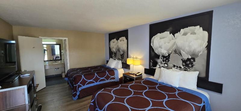 Deluxe Queen Room with Two Queen Beds - Non-Smoking image 1