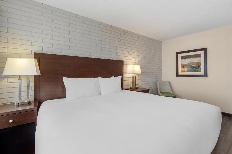 Best Western Cedar Park Inn - image 48