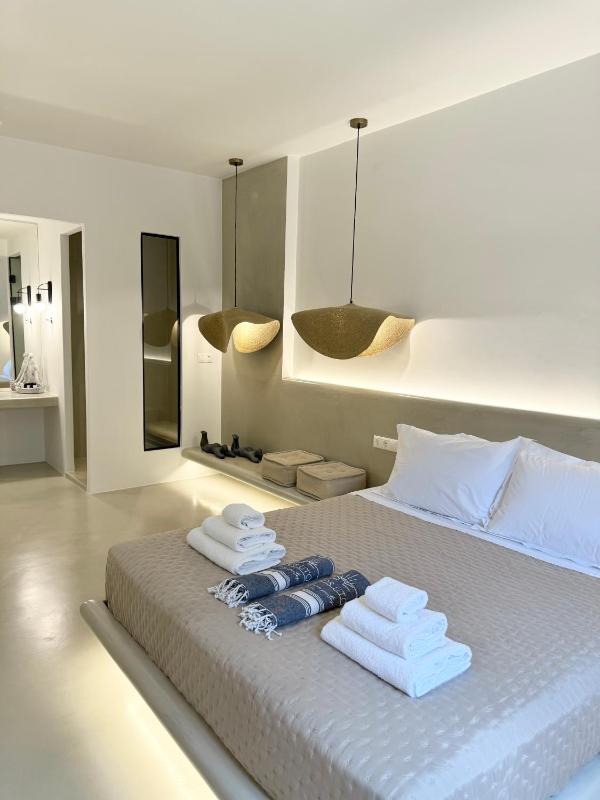 Deluxe Queen Suite image 3