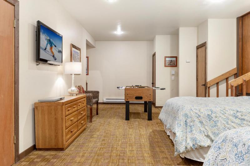 Foosball Table 4 Bedroom Plus Basement Steps from Shuttle Private Setting - image 5