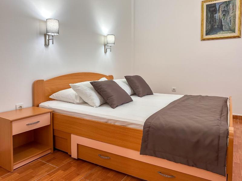 Superior One-Bedroom Apartment image 4