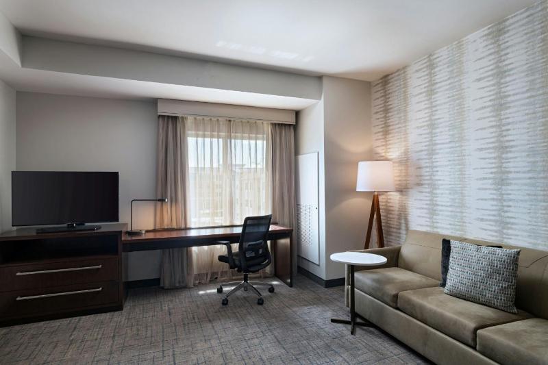 One-Bedroom King Suite with Sofa Bed image 4