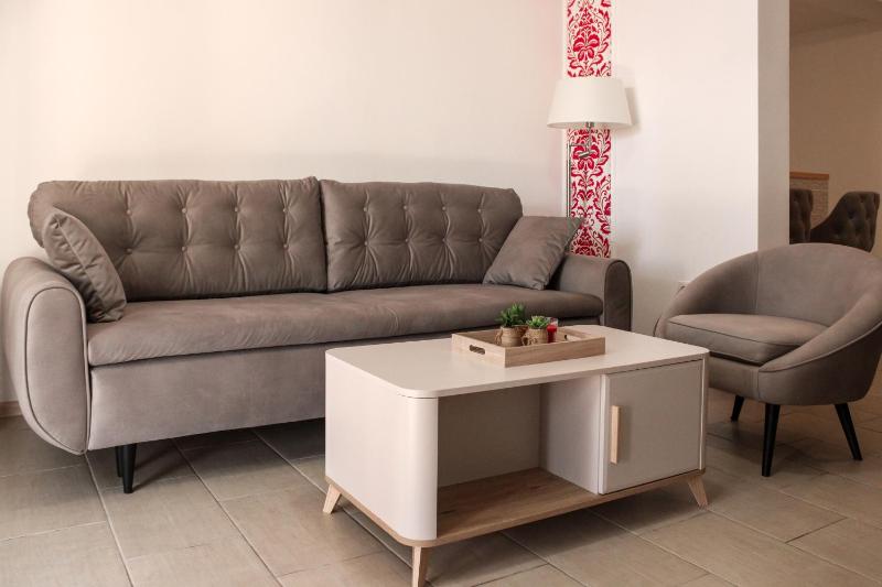 Superior One-Bedroom Apartment image 1
