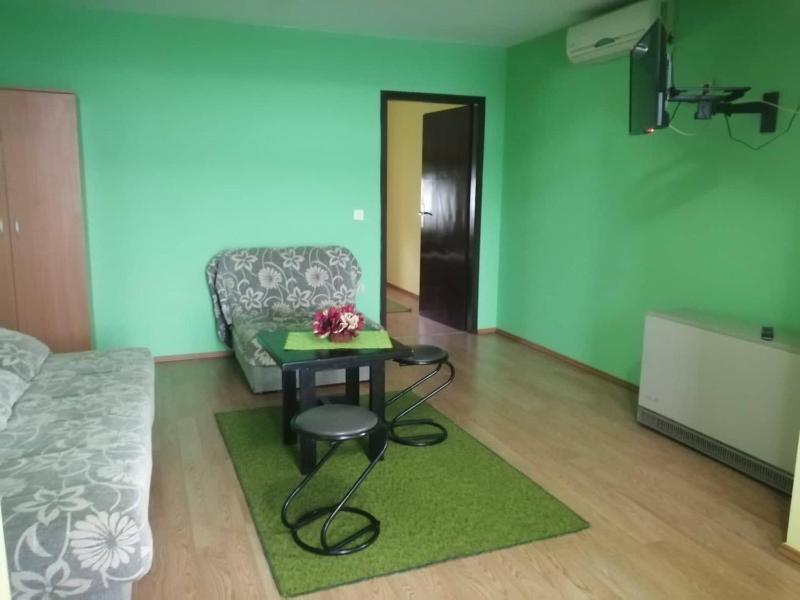 Apartment with Mountain View image 3